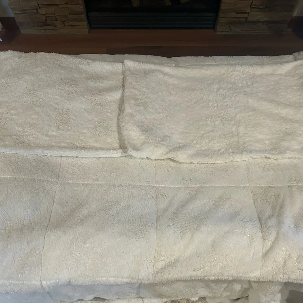 Snow Velvet Holiday Comforter Set - White/Gold-King-There Is Some Shedding🎄